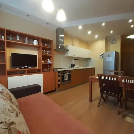 квартира с балконом. Free Parking. Apartment